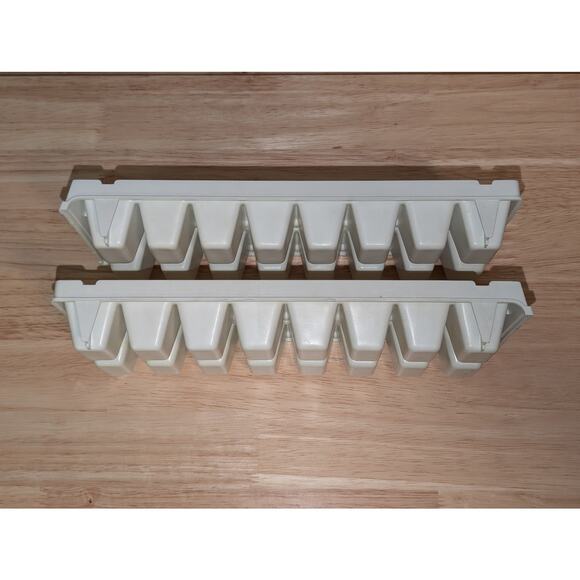 Set of 2 White Plastic Twist Release Ice Cube Trays 16 Cubes Per Tray--EUC! - Picture 2 of 5